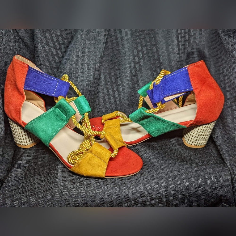 Women's Gugo Sandals Size 40 = US SIZE 8.5